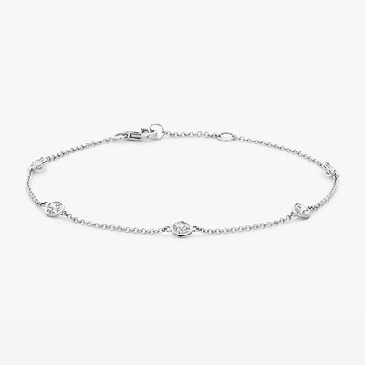 Delicate armband van 14k wit goud met kleine zirkonia schakels en fijne schakelkettinkjes.