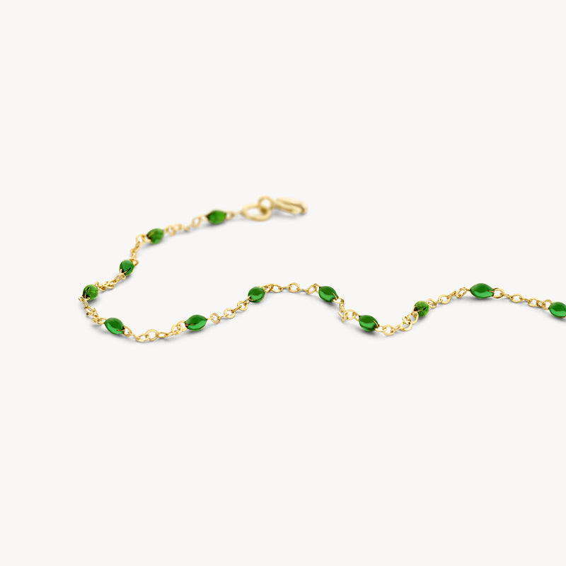Bracelets à maillons fins en or 14k avec petites pierres en résine verte.