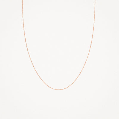 Fijne ketting van 14k rosé goud met subtiele schakelstructuur.