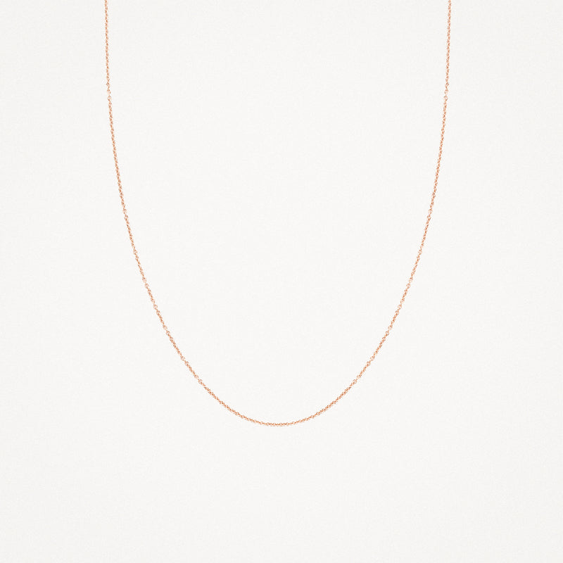 Fijne ketting van 14k rosé goud met subtiele schakelstructuur.
