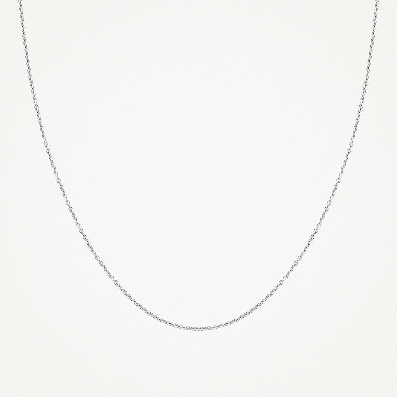 Fijne schakelketting van 14k wit goud met subtiele glans.