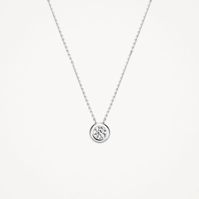14k witgouden ketting met ronde hanger en zirkonia detail in het midden.