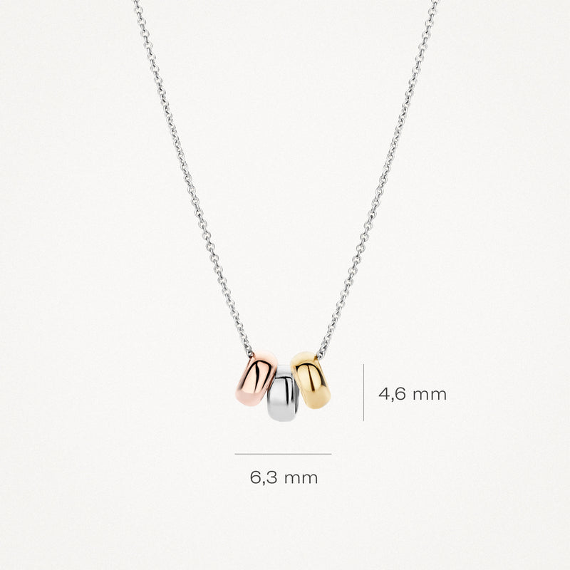 Collier bicolore composé de pendentifs en or blanc, or rose et or jaune 14k mesurant 6,3 mm et 4,6 mm sur chaîne fine.
