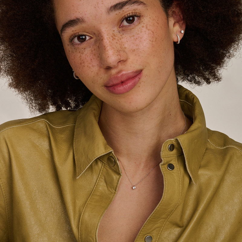 Delicate ketting van 14k wit goud met kleine fonkelende zirkonia hanger.