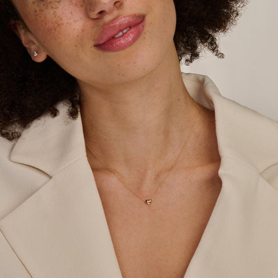 Delicate ketting in 14k geelgoud met klein hartvormig hangertje.