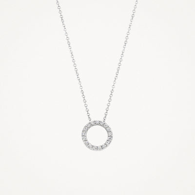 Ketting van 14k wit goud met cirkelvormige hanger bezet met zirkonia's.