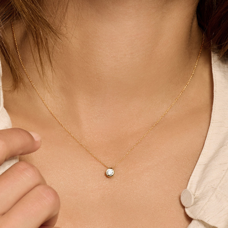 Halskette aus 585er Gold mit Zirkonia-Anhänger in glatter Fassung 5,4 mm