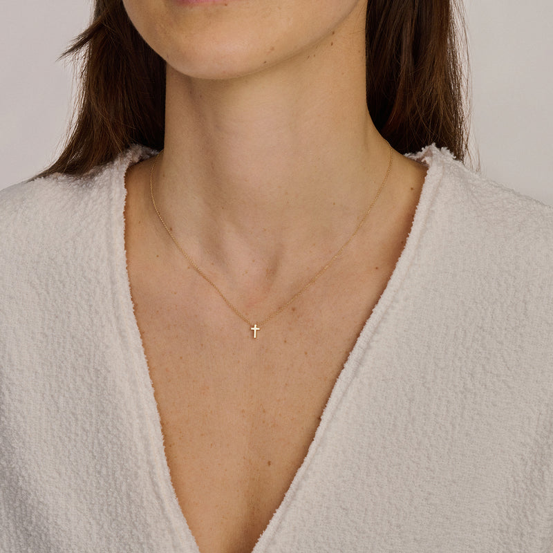 model met kruis hanger collier