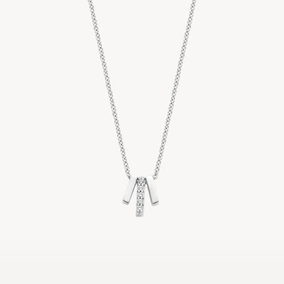 Ketting van 14k wit goud met fijne schakels en drie hangers met zirkonia.