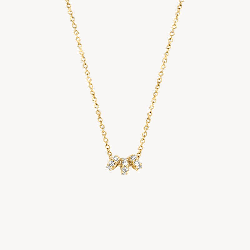 Ketting van 14k geel goud met kleine zirkonia steentjes in sierlijke clustervorm.