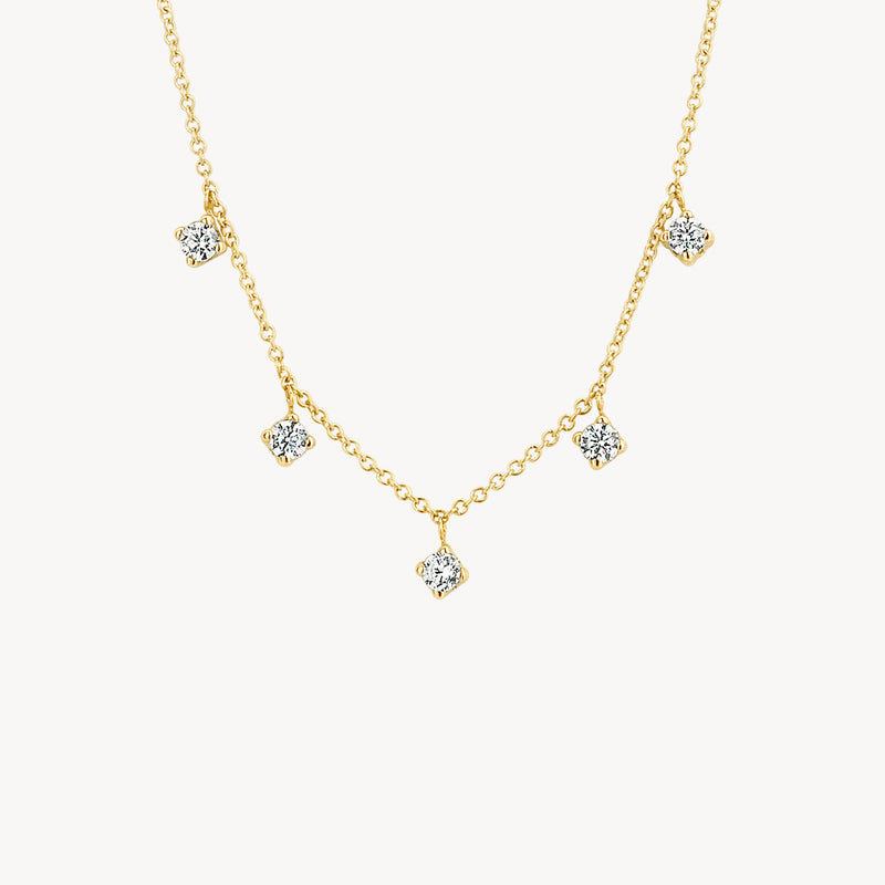 14k geelgouden ketting met fijne schakels en vijf zirkonia hangerdetails.