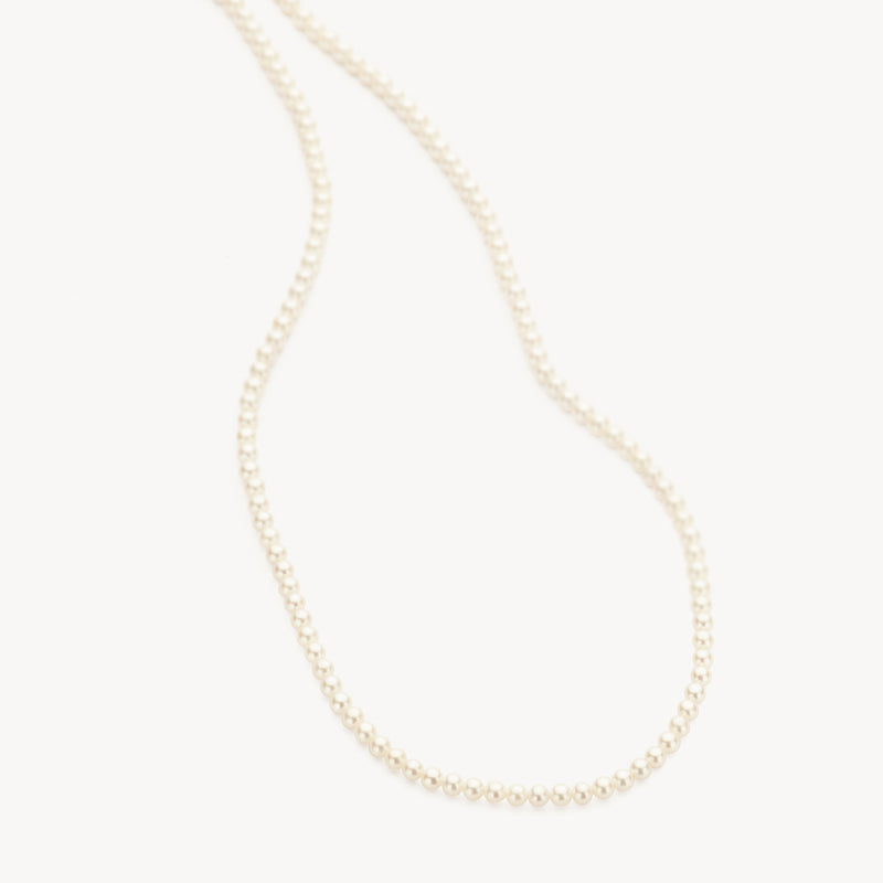 Parelketting met ronde witte parels en sluiting van 14k geelgoud.
