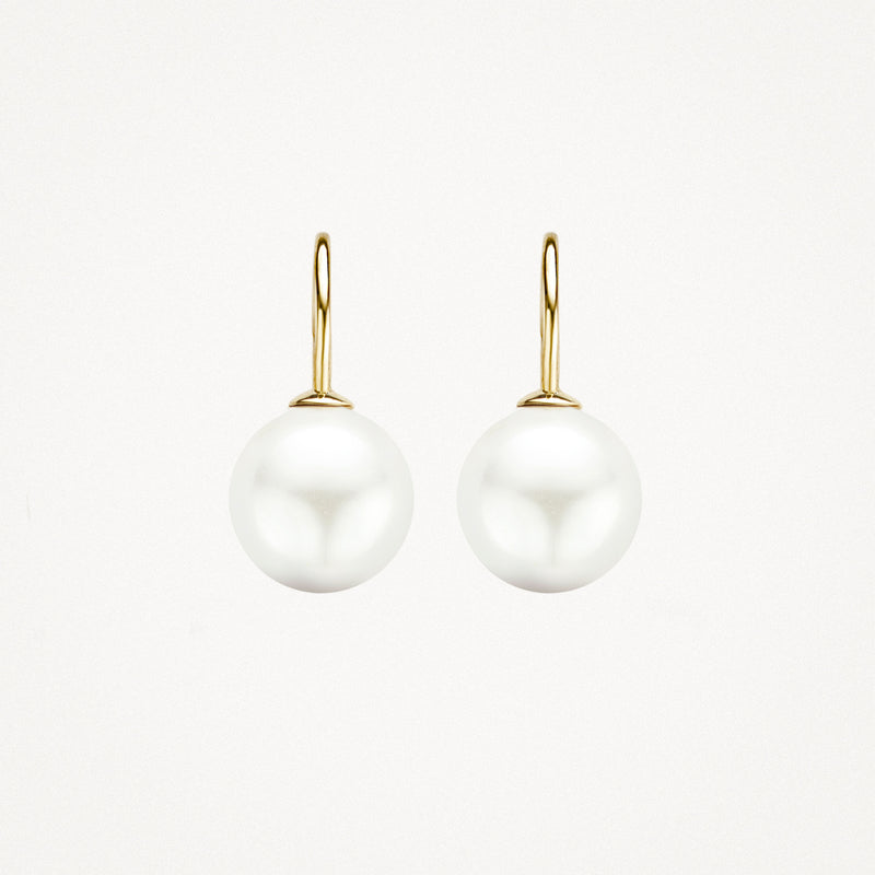 Oorbellen met grote witte Swarovski parel en 14k geel goud haak sluiting.