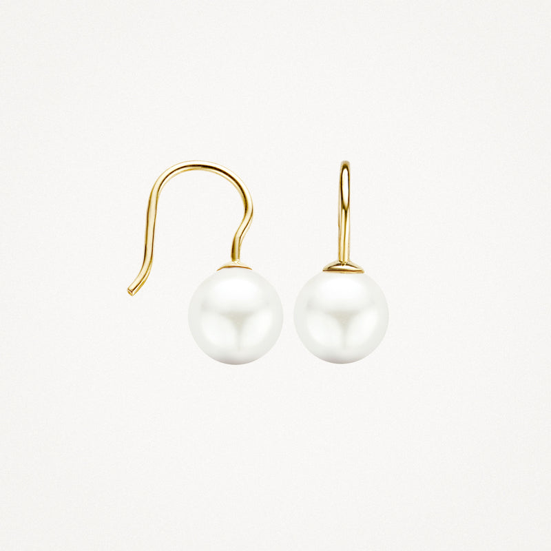 14k geelgouden oorbellen met ronde witte Swarovski parels en haaksluiting.