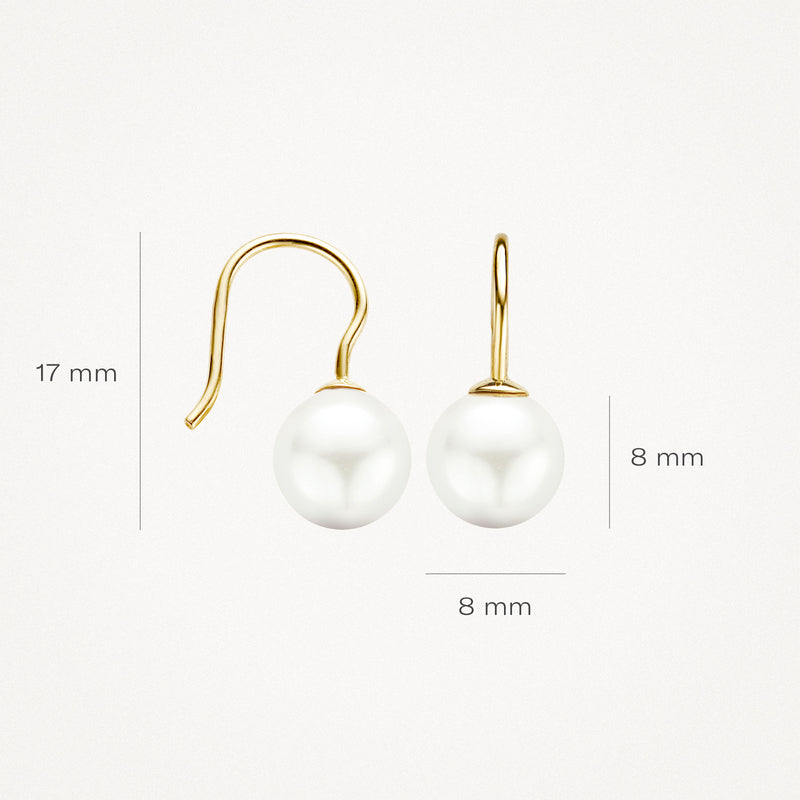 Oorbellen van 14k geelgoud met ronde witte Swarovski parel van 8 mm en haaksluiting.