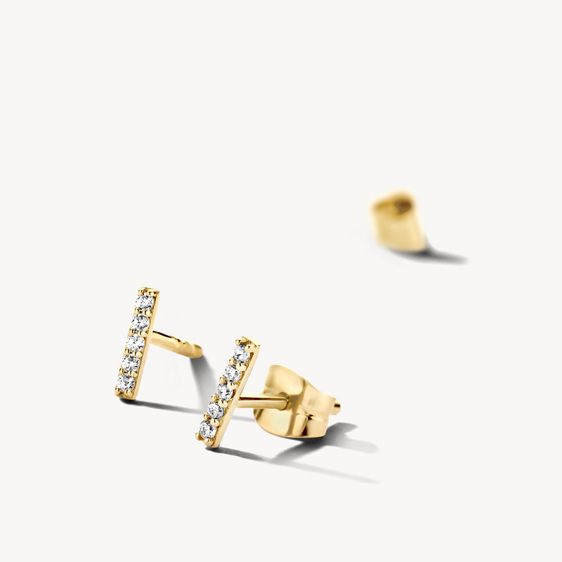 Oorknoppen van 14k geel goud met rechte rij witte zirkonia’s.