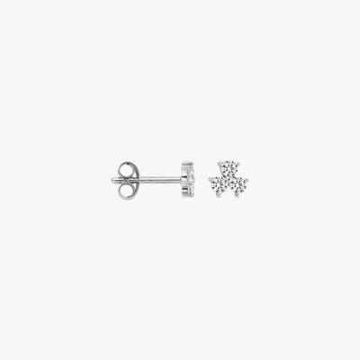 14k witgouden oorknopjes met drie kleine zirkonia's in een driehoekige opstelling.