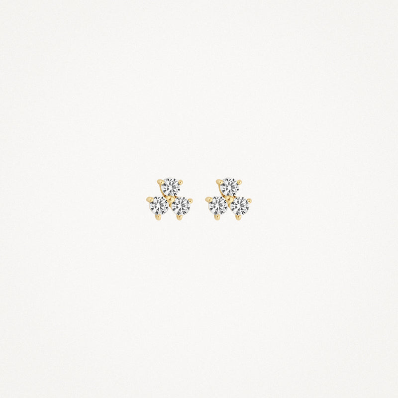 Ohrstecker aus 585er Gelbgold mit drei kleinen Zirkoniasteinen in Blütenform.