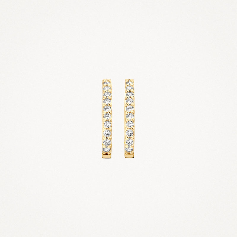 Oorringen van 14k geelgoud met rij zirkonia steen inzetten in verticale lijn.