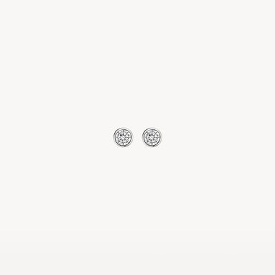 14k witgouden oorknoppen met ronde zirkonia in gehamerd oppervlak.