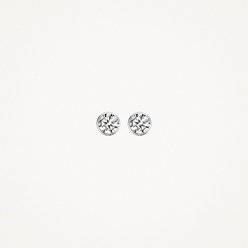 Oorknoppen van 14k wit goud met kleine zirkonia stenen in een ronde zetting.
