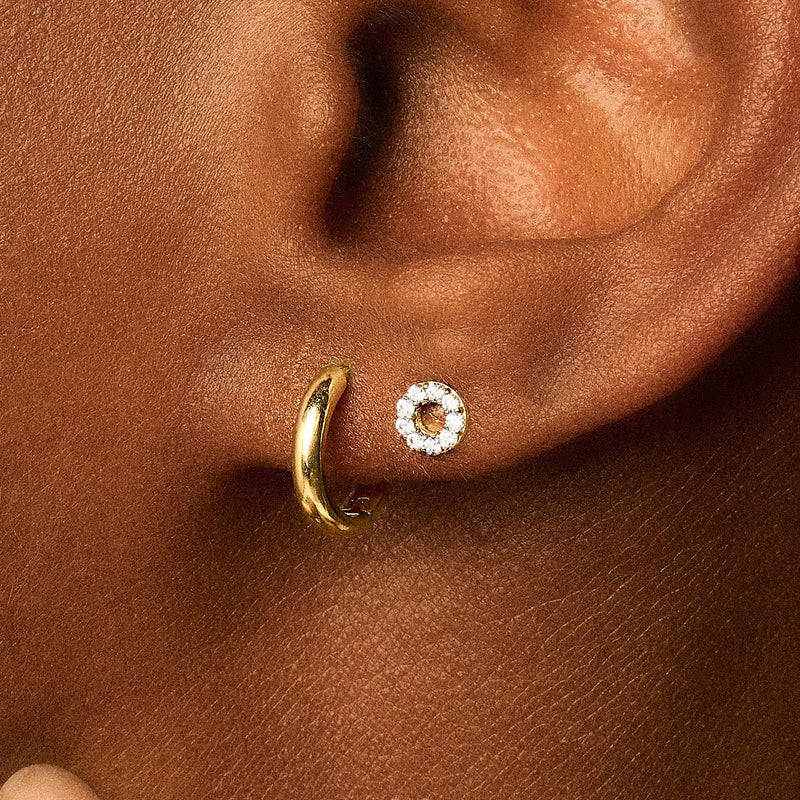 Puces d’oreilles cercle pavé de zircones or jaune 14 carat