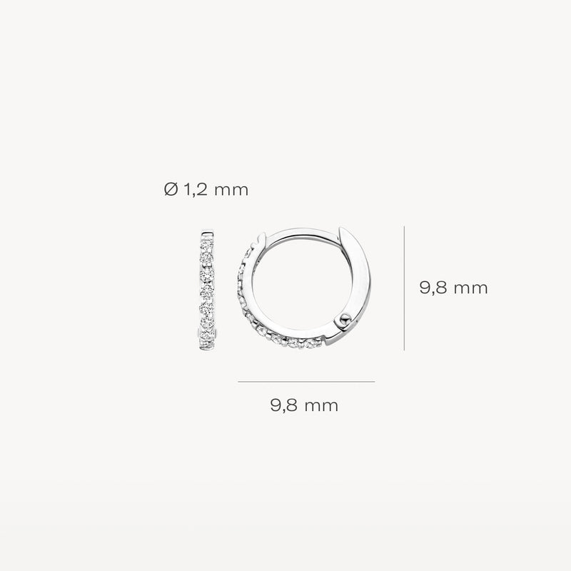 Oorringen van 14k wit goud met kleine zirkonia, diameter 9,8 mm, breedte 1,2 mm.