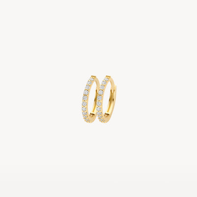 14k goud oorringen met fonkelende zirkonia in halve creoolvorm.
