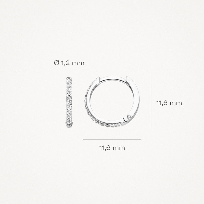 Oorringen van 14k wit goud met zirkonia, diameter 11,6 mm, breedte 1,2 mm.