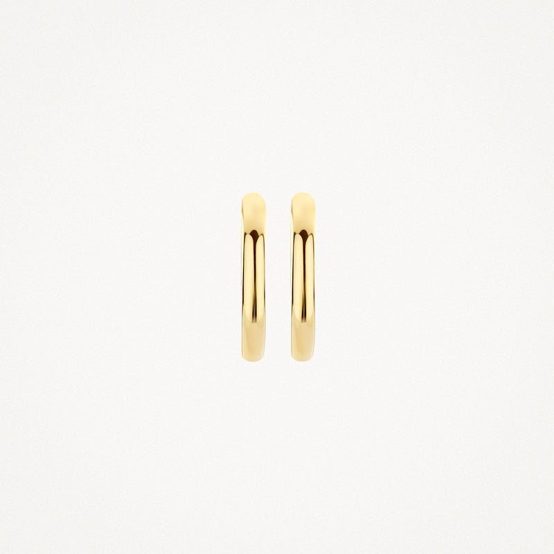 14k geelgouden oorringen met gladde, gepolijste afwerking en ronde vorm.