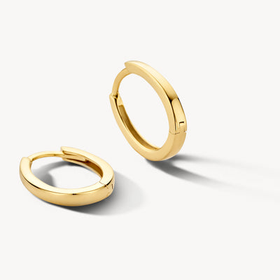 Ronde oorringen van 14k geel goud met slanke, gladde afwerking.