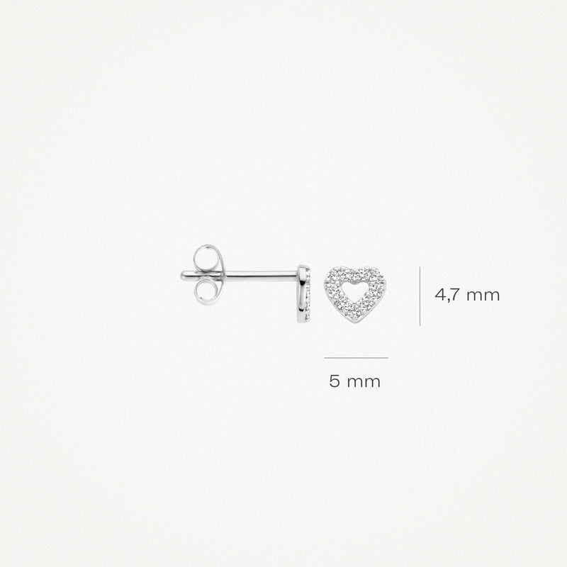 Oorknopjes in 14k wit goud met hartvormige zirkonia van 5x4,7 mm.