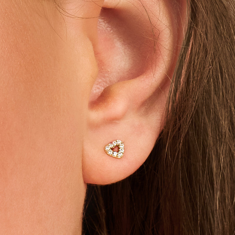 Puces d’oreilles cœur pavé de zircones en or jaune 14 carats