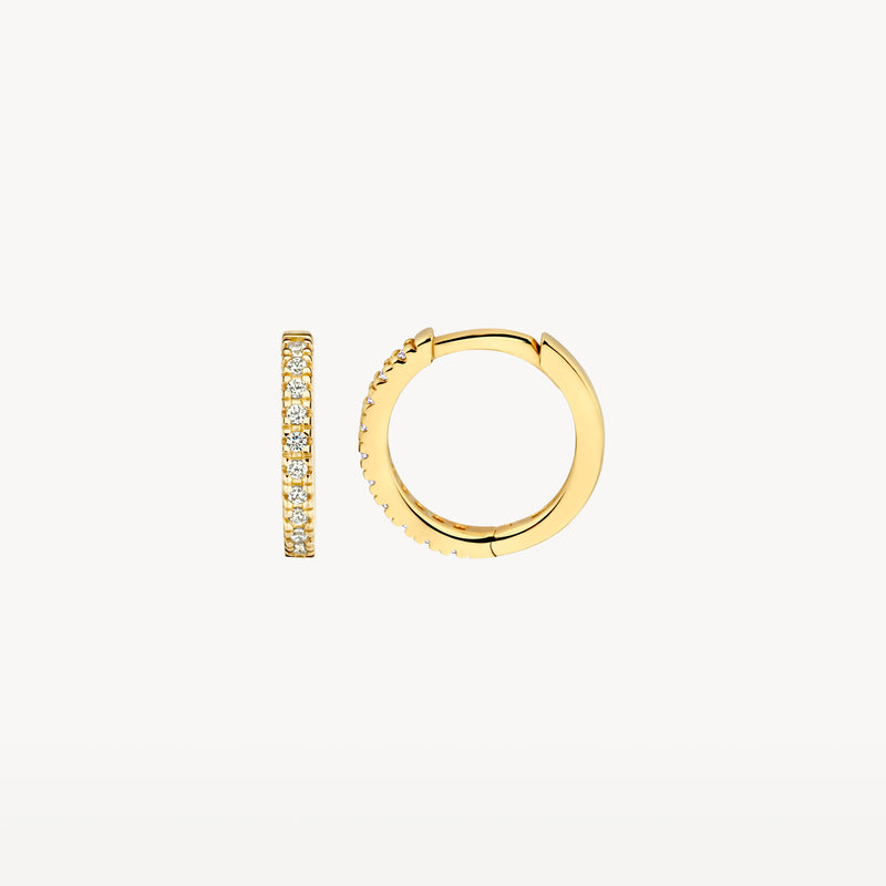 14k geelgouden oorringen met rij zirkonia steentjes en slanke ronde vorm.