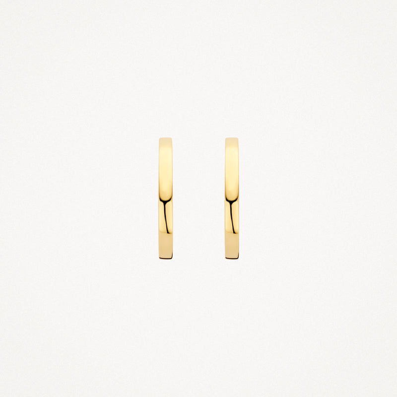 Anneaux d'oreilles en or jaune 14k avec une finition lisse et élégante.