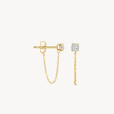 14k geelgouden oorknop met zirkonia en fijne ketting detail.