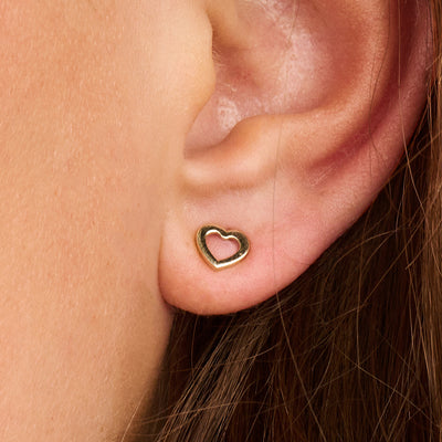 Hartjes oorbellen knopjes 6.4 mm 14k goud