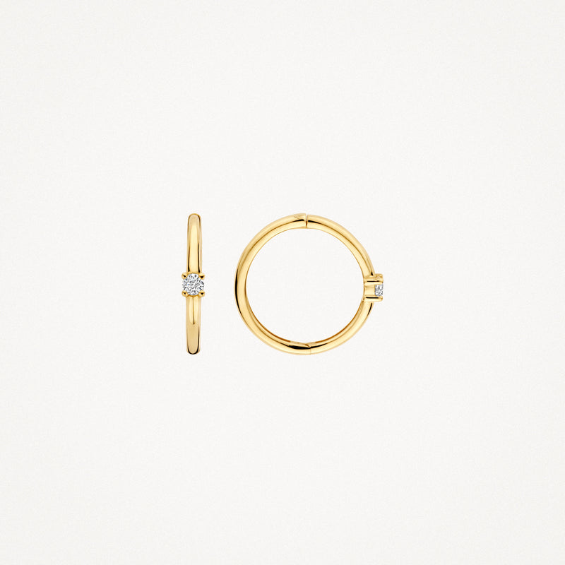 Oorringen van 14k geelgoud met kleine zirkonia steen en gladde afwerking.