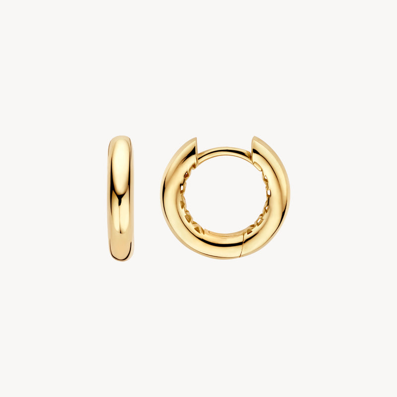 Oorringen van 14k geel goud met gladde, ronde vorm en stevige sluiting.