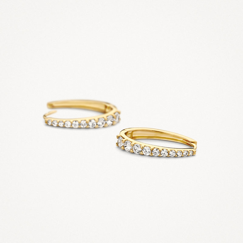 Anneaux d'oreilles en or 14k avec rangée de Zircone et forme ronde, design minimaliste.