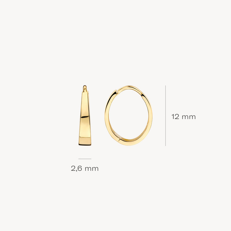 Anneaux d'oreilles en or 14k, étroits et lisses, d'une longueur de 12 mm et d'une largeur de 2,6 mm.