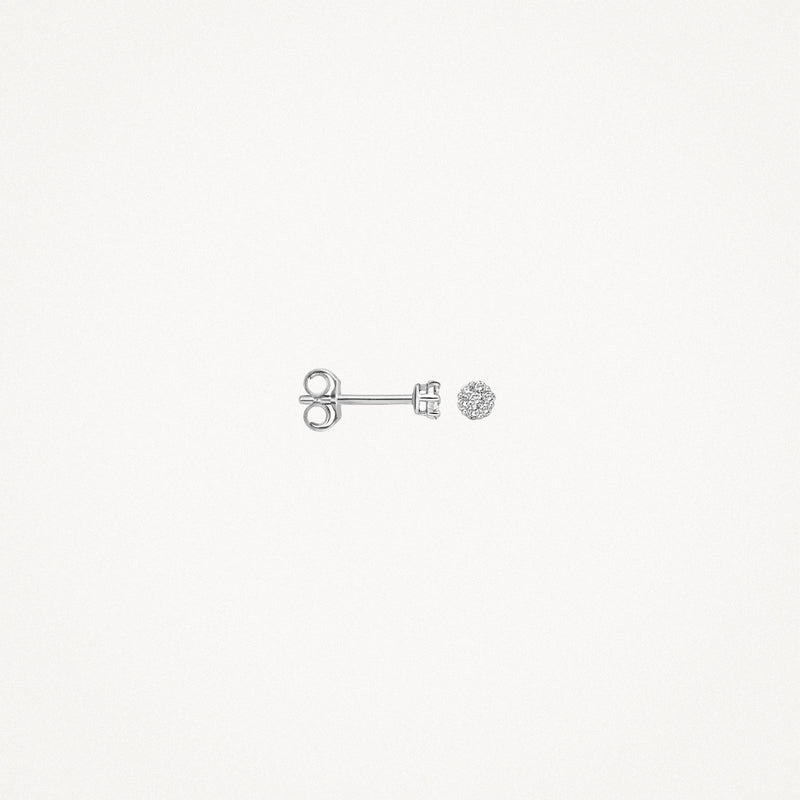 14k wit gouden oorknopjes met kleine ronde diamanten in facet geslepen bicolor goud setting.