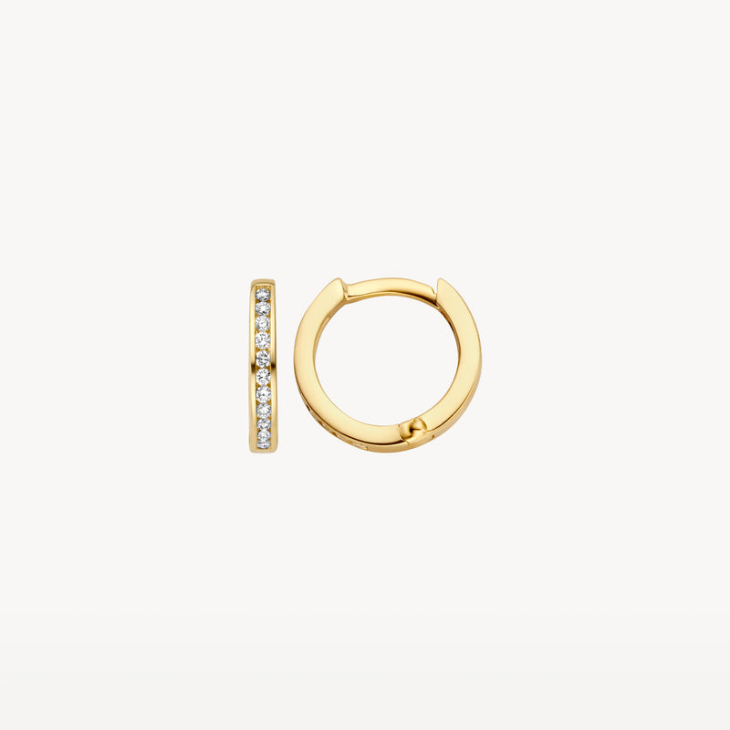 Ovale oorringen van 14k geel goud met rij van fonkelende diamanten en sluiting.
