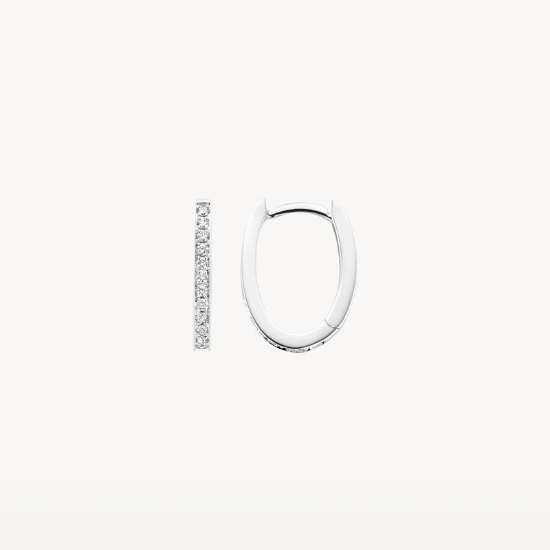 Diamanten oorringen van 14k wit goud met rij diamantstenen en ovale vorm.