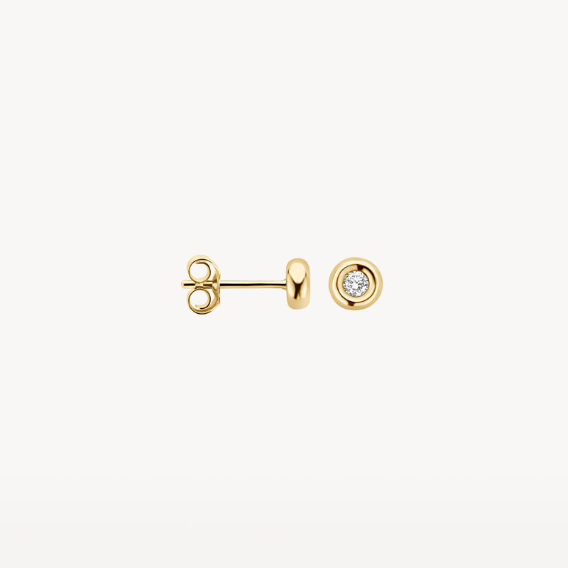 Oorknoppen van 14k geel goud met kleine natuurlijke diamant en gladde rand.
