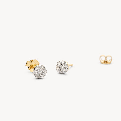 Bicolor oorknoppen met 14k geel en wit goud en ronde diamanten cluster.