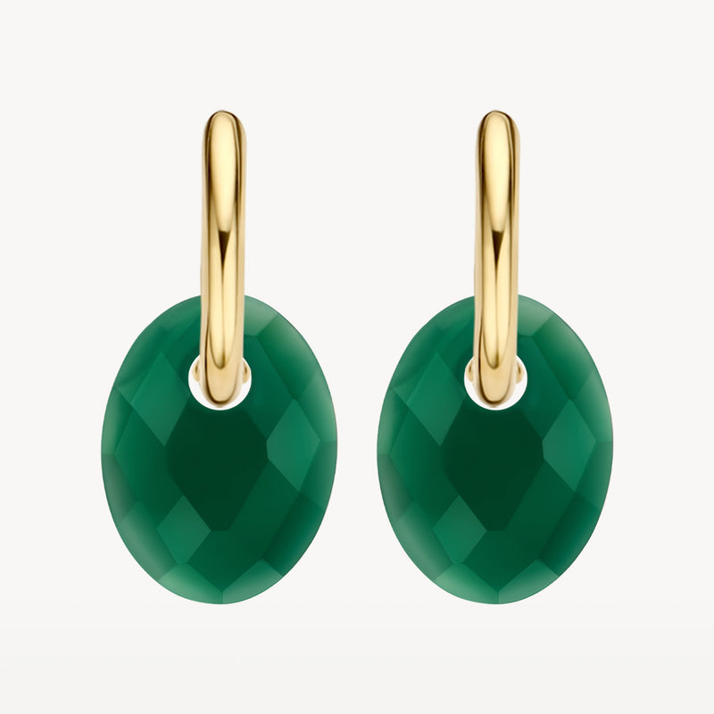 Oorbellen met groene agaat hangers en 14k goud ringen  .