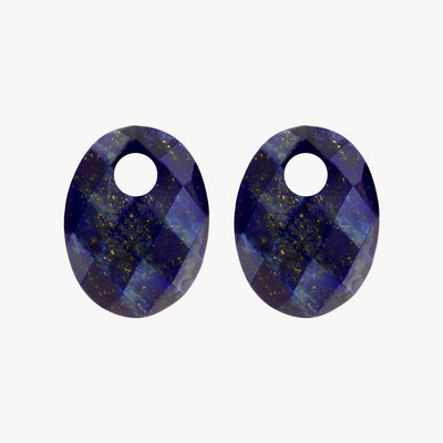 Ovale lapis lazuli oorbedels met facetten en gouden details in 14k goud.