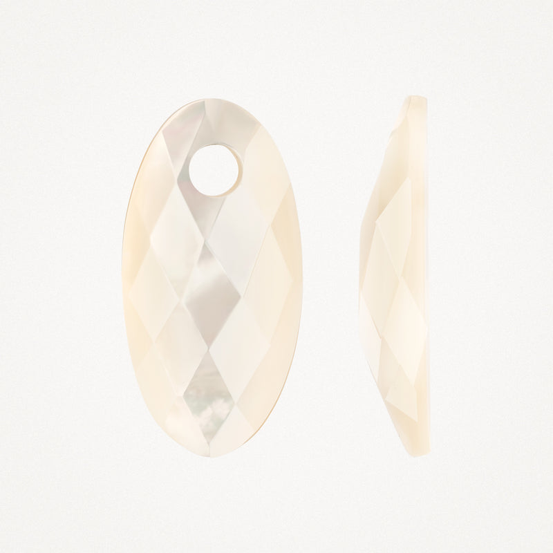 Ovale parelmoer oorbedel met facetten en gat, geschikt voor 14k goud varianten.