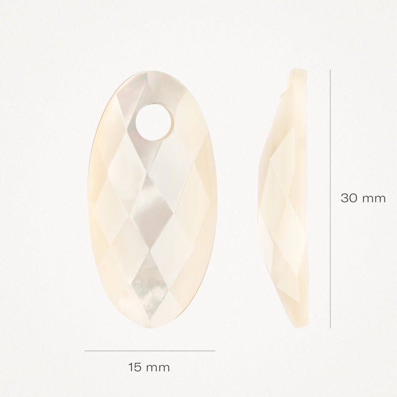 Ovale parelmoer oorbedel met facetten, 30 mm hoog, 15 mm breed, 14k goud verkrijgbaar.